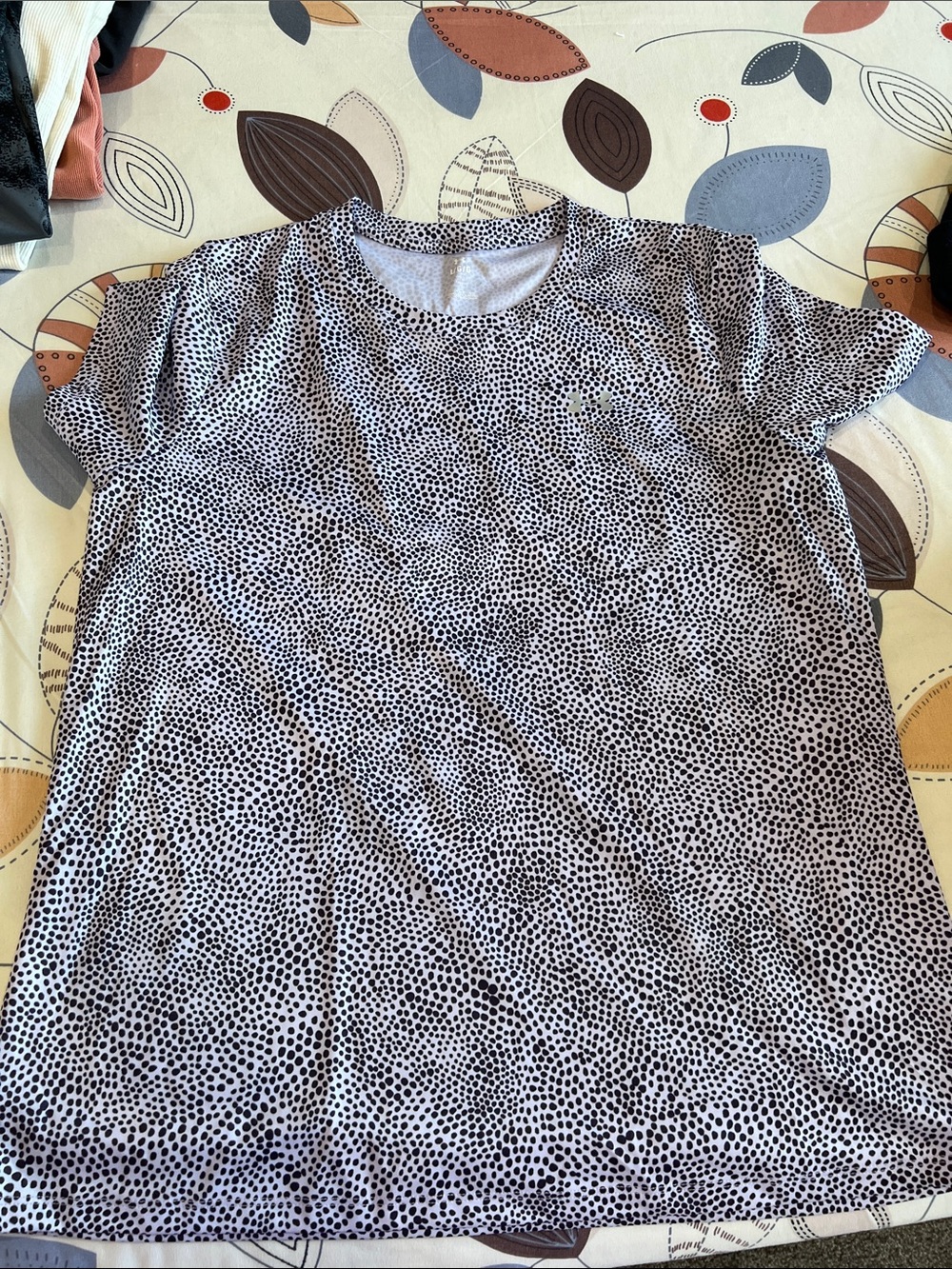 Under Armour Women's Black and White Dotted Muscle Tee